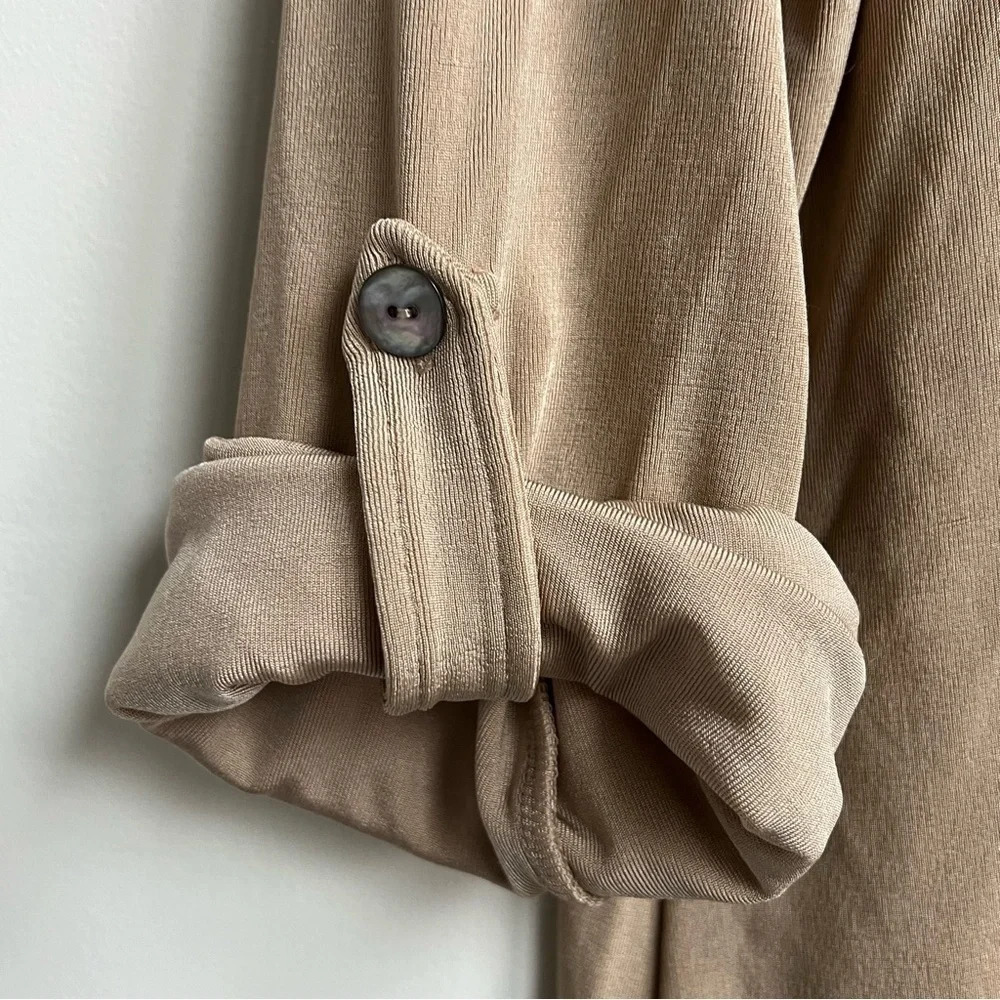 Chicos NWT Travelers Sand V-Neck Long Roll Tab Sleeve Slinky Top Size 2 (12-14) - Picture 6 of 14
